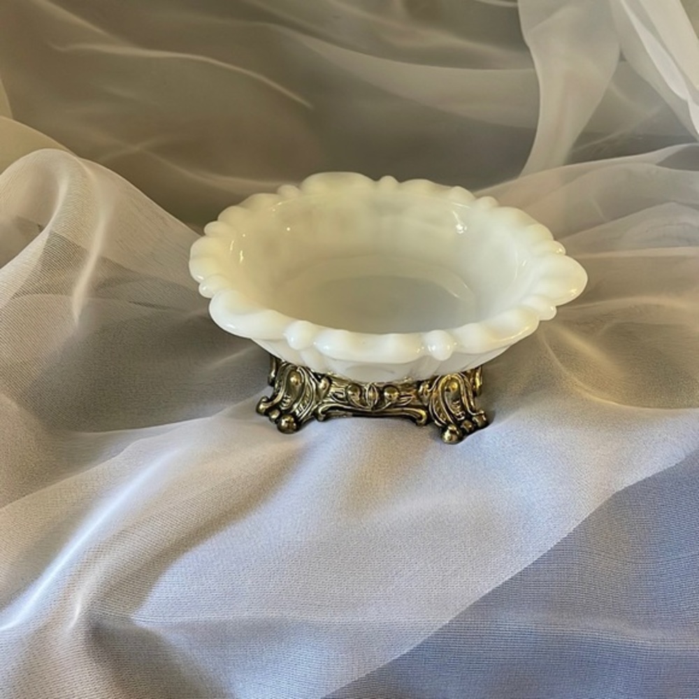 Vintage 1950’s Milk glass jewelry dish